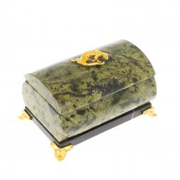Шкатулка из змеевика с ящерицей 10,5х6,5х7 см (39)