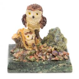 Сувенир "Два филина на пне с дуплом" змеевик