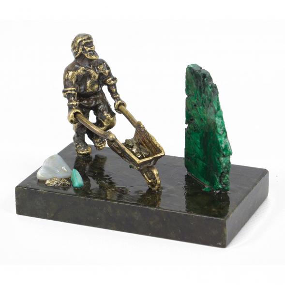Сувенир бронзовая статуэтка &amp;quot;Рудокоп с тачкой&amp;quot; с камнем 118042