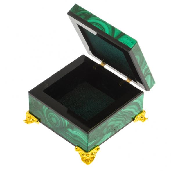 Шкатулка из малахита на ножках из бронзы 6,5х6,5х4 см 125759