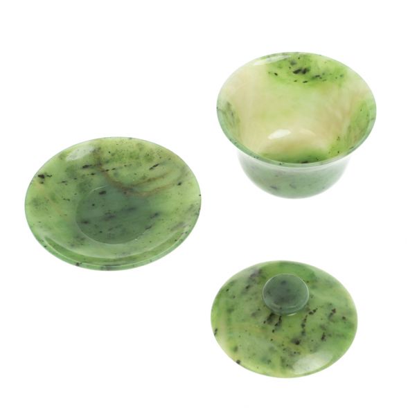 Гайвань из камня нефрит на блюдце 127836