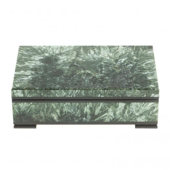 Каменная шкатулка из серафинита 13,5х8,5х4см 122798