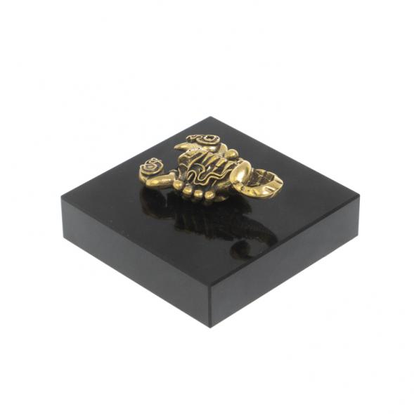 Сувенир из бронзы &amp;quot;Скорпион&amp;quot; на подставке долерит 128000