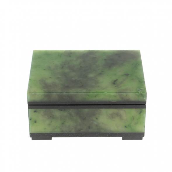 Шкатулка из нефрита 9х6,5х4,5 см 128699