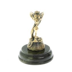 Статуэтка "Змея с дудочкой" на нефрите