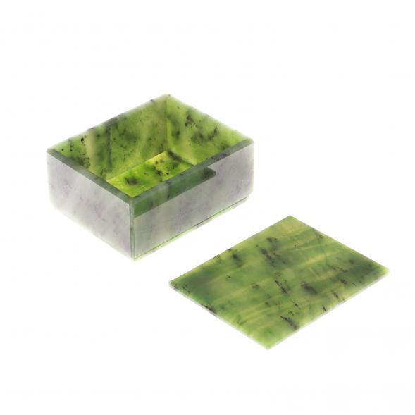 Шкатулка из нефрита 9х7х4,5 см 124267