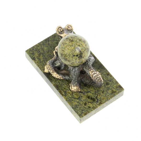 Статуэтка из бронзы «Змея у пня» с шаром змеевик 128173