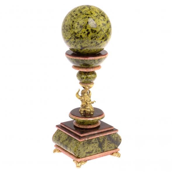 Часы антистресс &amp;quot;Шар на слоне&amp;quot; из змеевика 10,5 см 126305