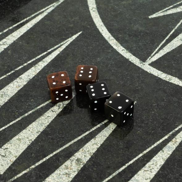 Кубики зарики 1 см коричневые и черные 4 шт 128492