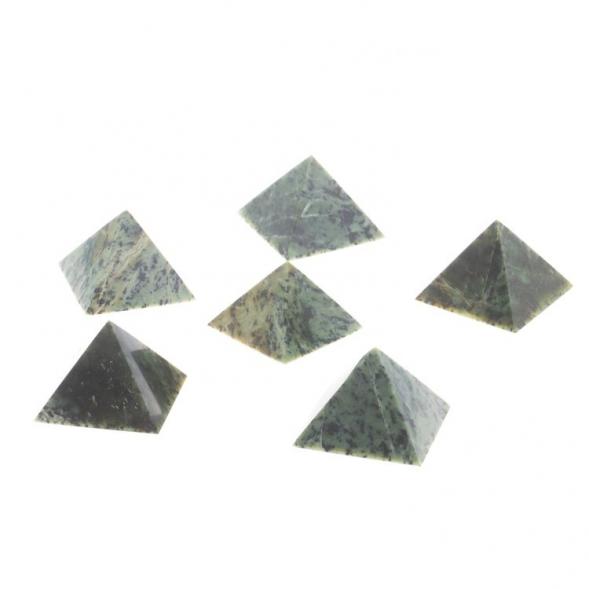 Пирамида из нефрита 2,5х2,5х2 см 124519