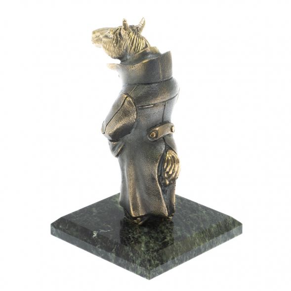 Статуэтка &amp;quot;Конь в пальто&amp;quot; камень змеевик 129170