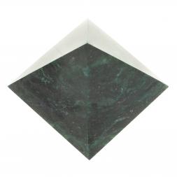 Пирамида 4,5х4,5х4 см камень змеевик