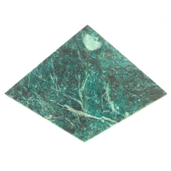 Пирамида 7,5х7,5х6 см камень змеевик 113875