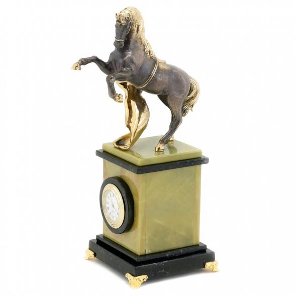 Часы &amp;quot;Конь с попоной&amp;quot; офиокальцит 115024