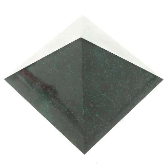 Пирамида 9,5х9,5х8 см камень змеевик 113895