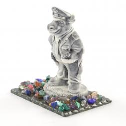 Сувенир &amp;quot;Бык - гаишник&amp;quot; из мрамолита на подставке из змеевика