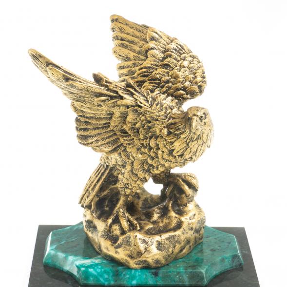 Часы настольные &amp;quot;Орел на скале&amp;quot; камень змеевик 123240