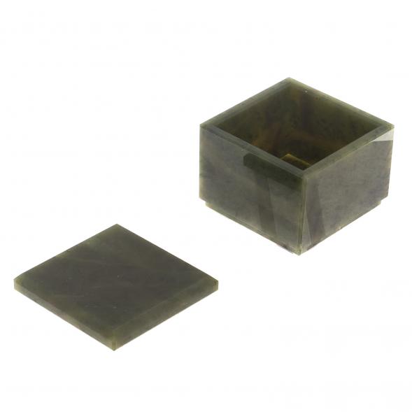 Шкатулка из нефрита 6,5х6,5х5,5 см 124542