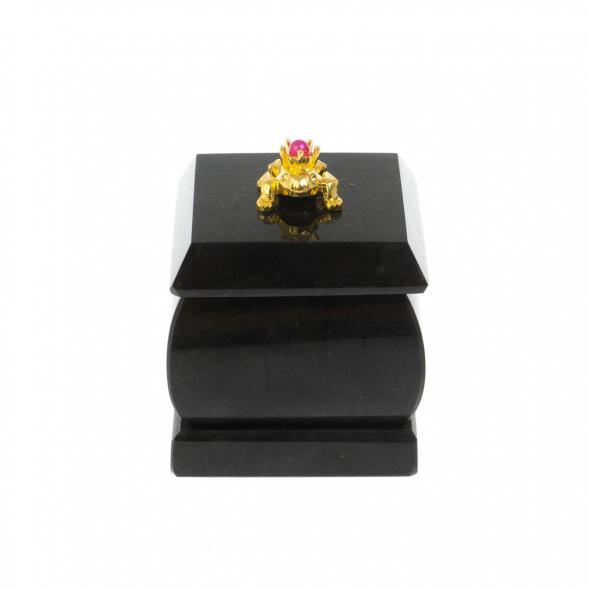 Шкатулка &amp;quot;Лягушка&amp;quot; из черного змеевика 4,5х4,5х6 см 128736