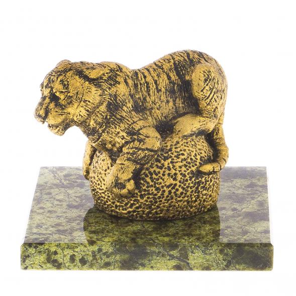 Фигурка &amp;quot;Тигр на шаре&amp;quot; на подставке из камня 122286