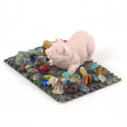 Сувенир "Поросенок играет" из мрамолита