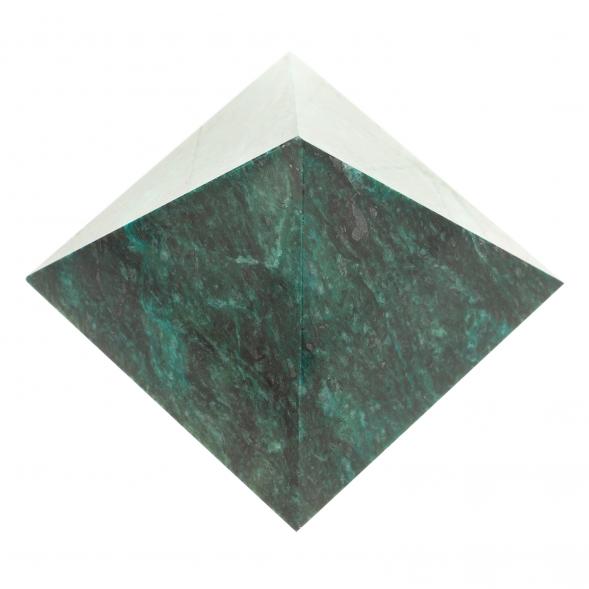 Пирамида 4х4х3,5 см камень змеевик 113906