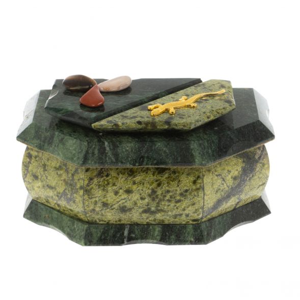 Шкатулка из змеевика с ящерицей и самоцветами 15х8,5х7 см 129118