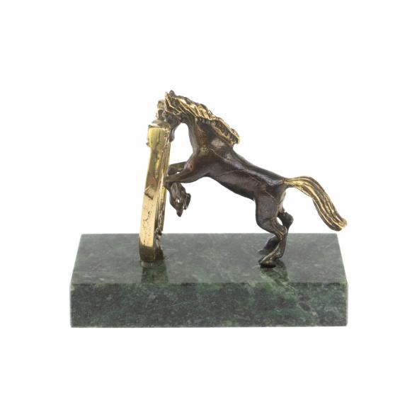 Статуэтка &amp;quot;Конь на дыбах с подковой на удачу&amp;quot; шабровский змеевик 128973