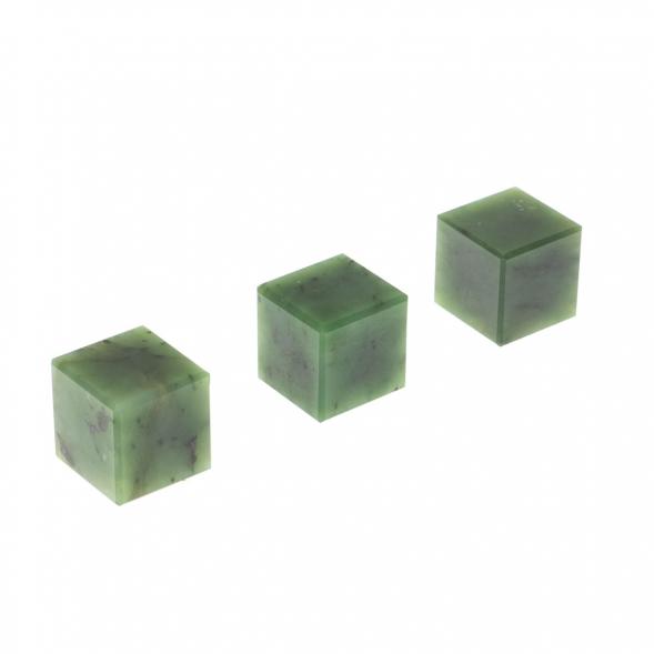 Кубик из саянского нефрита 20 мм 128599